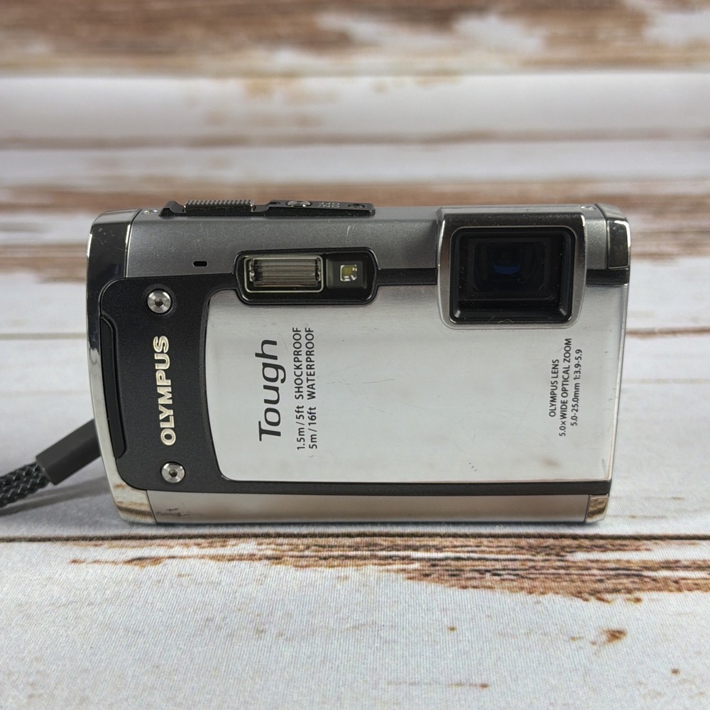 Olympus Tough TG-610 14MP 5x Optical Zoom Camera For Parts/Repair No Focus
